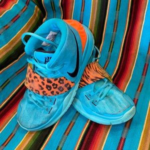 Nike Kyrie 6 Youth Basketball Shoes Size 6